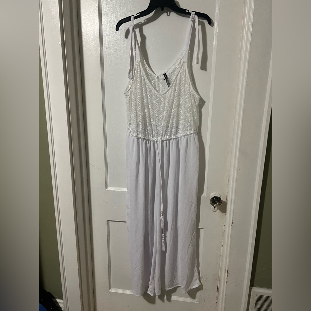 ⚡️5/$25⚡️Torrid crochet lace jumpsuit coverup. Tie straps, cinch waist. Sz 2x.